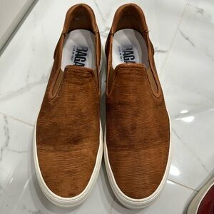Men’s low top shoe.  Italian made, lightly worn.